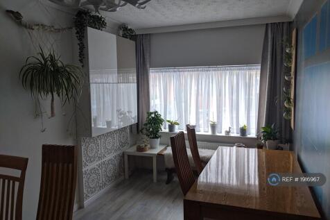 Dining Room/Bedroom 4
