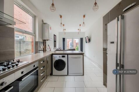 Kitchen/ Living Room