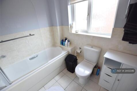 Family Bathroom (Upstairs)