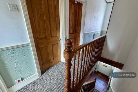 Middle Floor Hallway