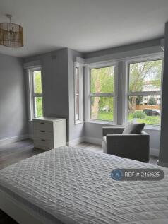 Bedroom 5 (Great Views Over The Green))