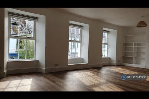 Double Doors Into Spacious Lounge