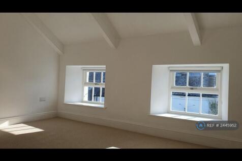 Main Bedroom At Front Of Property