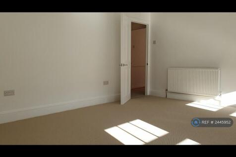 Main Bedroom At Front Of Property