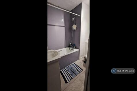 Bathroom w/ Bathshower &amp; Toilet