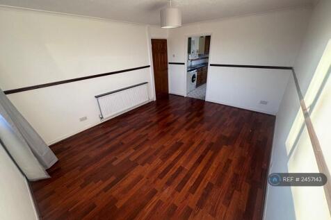 Living Room Leading To Kitchen 