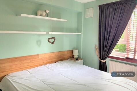 Super King-Size Bedroom