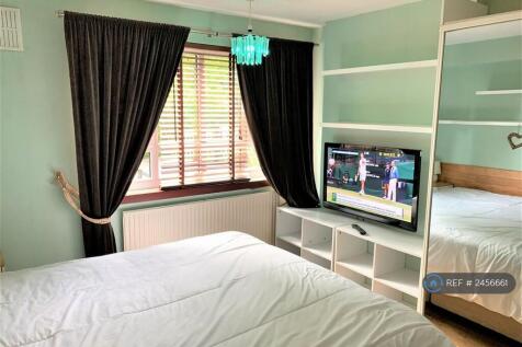 Super King-Size Bedroom
