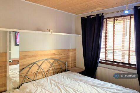 King-Size Bedroom