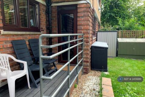 Veranda And Private Garden 