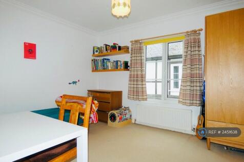 Middle Bedroom