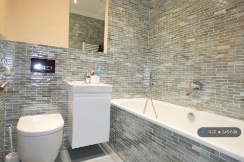 Middle Bedroom Ensuite Bathroom