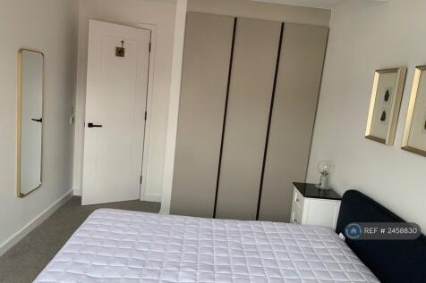 Triple Wardrobe And Storage Under Bed
