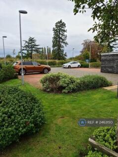 2 Parkings Available