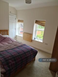 1st Floor Ensuite Master Bedroom
