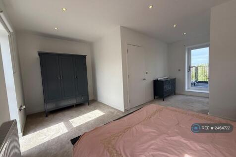 Top Floor Large Bedroom