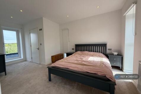 Top Floor Large Bedroom