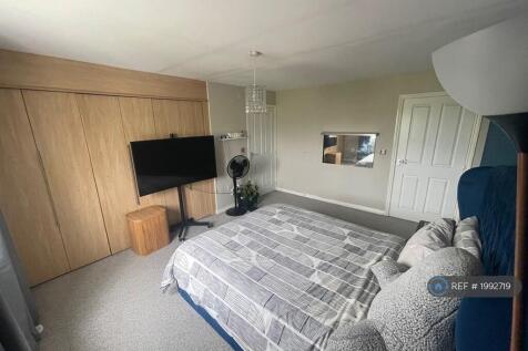 Wardrobes In Master Bedroom