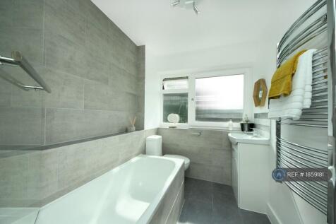 Upstairs Bathroom 