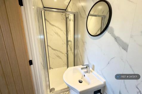 Room 2 Ensuite