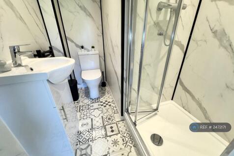 Room 1 Ensuite 