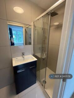 Ensuite 1st Floor 