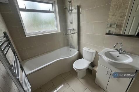 Family Bathroom 1st Floor 