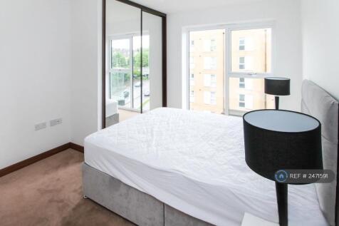 Bedroom1 With Inbuilt Wardrobe