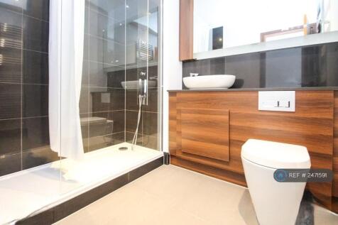 Ensuite Bathroom 2