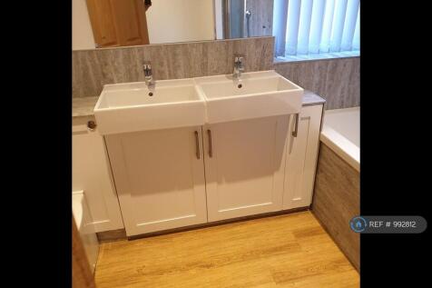 Main Bathroom 1