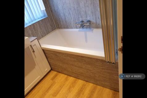 Main Bathroom 2
