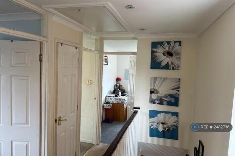 Upstairs With Loft Integrated With Ladder