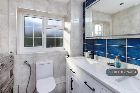 Ensuite-Bedroom 2 - Master