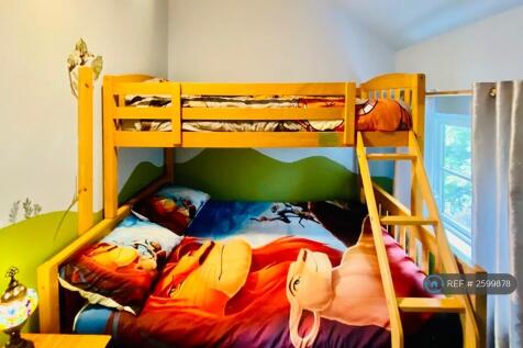 Lion King Bedroom With Double Bed And Bunk Bed