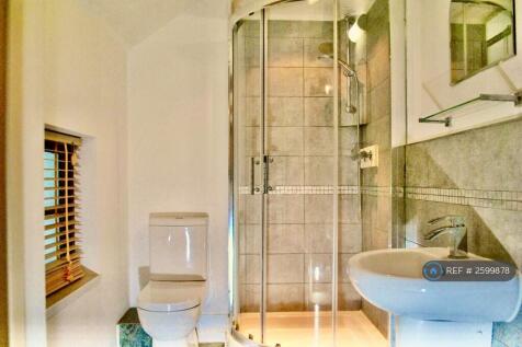 En Suite Bathroom For Master Bedroom