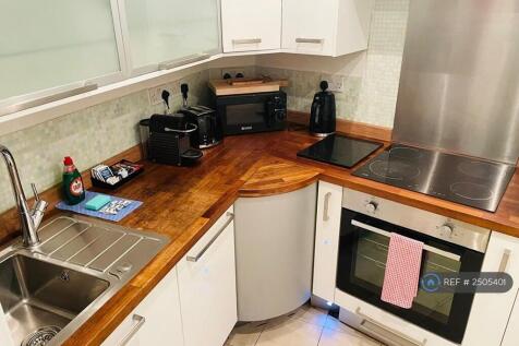 Kitchen With Integrated Ff &amp; Dw