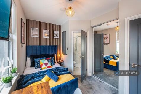 Studio 4 Bed &amp; Wardrobe 