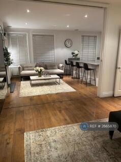 1st Living Room / Diner.