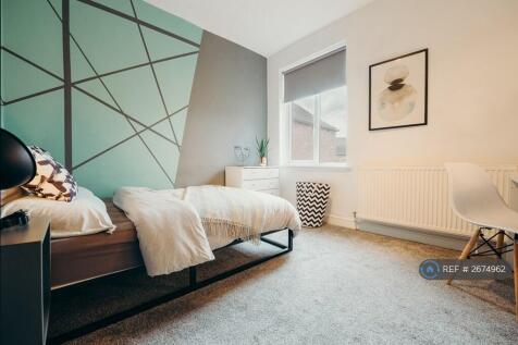 First Floor Middle Bedroom