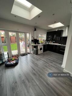 Throughlounge/Kitchen Area 