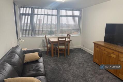 Large Lounge With 2 Balconies