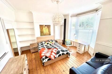 Room 1 Main House Large, Airy Room 