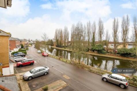View From Double Bedroom &amp; Kitchen 