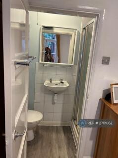 Moden Stylish Yet Simple En Suite Shower Room