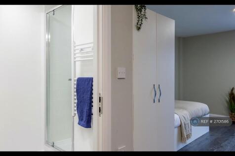 Premier Studio With En-Suite Power Shower