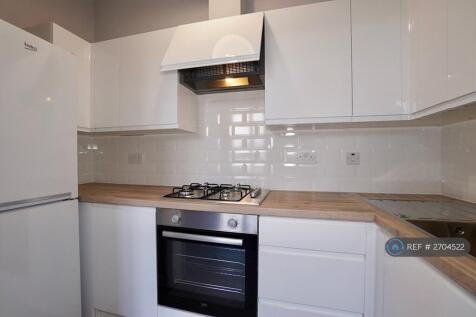 Open Plan High Gloss Kitchen