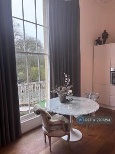 Open Plan Living Room / Kitchen