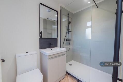 Top Back Bedroom Ensuite