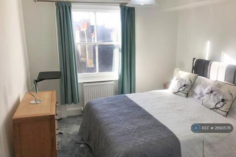 3rd Floor Ensuite Double Rear Bedroom