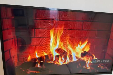 Wall Mounted Smart t.v With Netflix